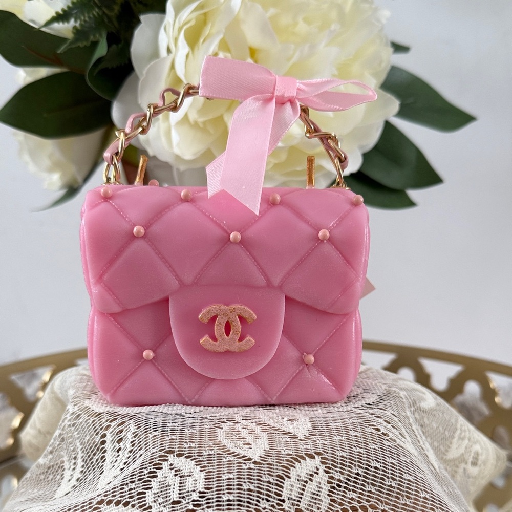 Chic Pink Quilted Handbag Candle